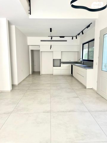 דו משפחתי, שאר העיר, זכרון יעקב