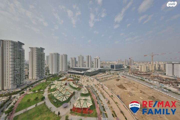 דירה, עפרה חזה, משכנות האומנים, קרית מוצקין