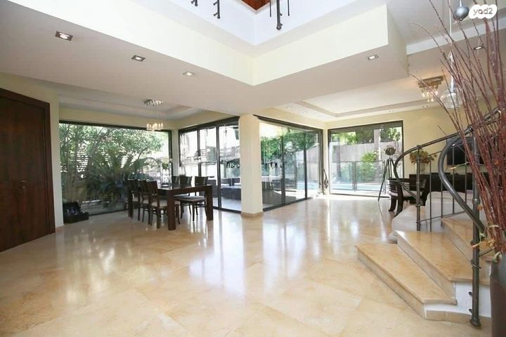 דו משפחתי, שיכון אשר, רעננה