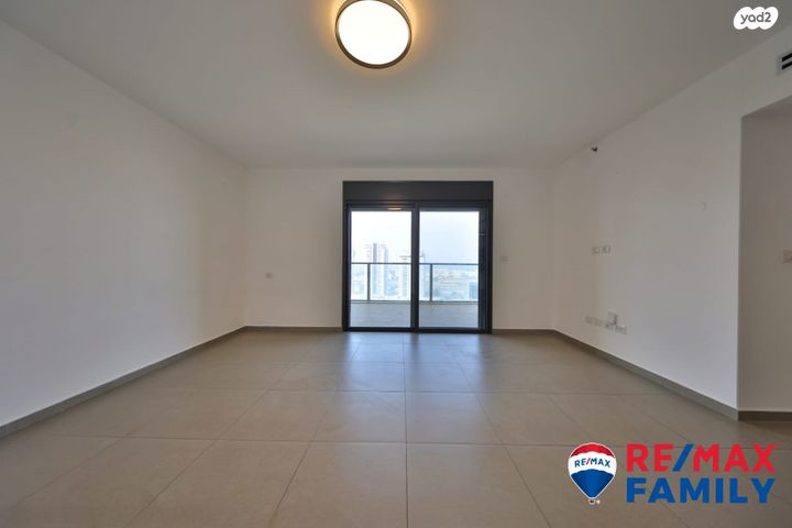 דירה, עפרה חזה, משכנות האומנים, קרית מוצקין