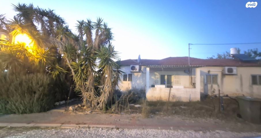 דו משפחתי, גיל עמל, הוד השרון