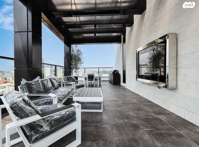 גג/ פנטהאוז, רש"י, רמב"ם, ראשון לציון