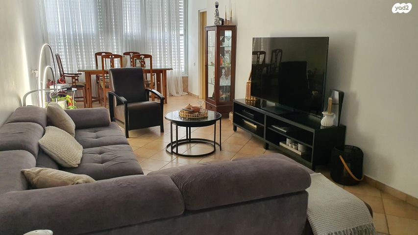 דירה, מנדלי מוכר ספרים, לב העיר, בת ים