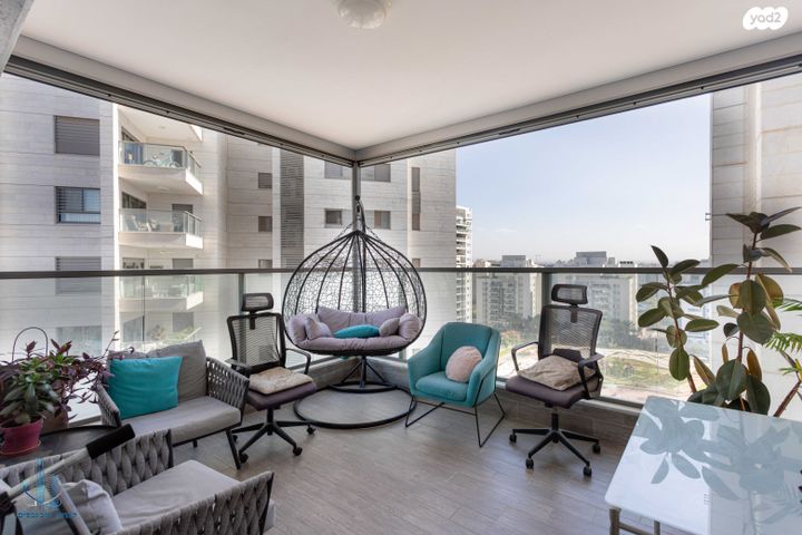 דירה, רחובות המדע, רחובות