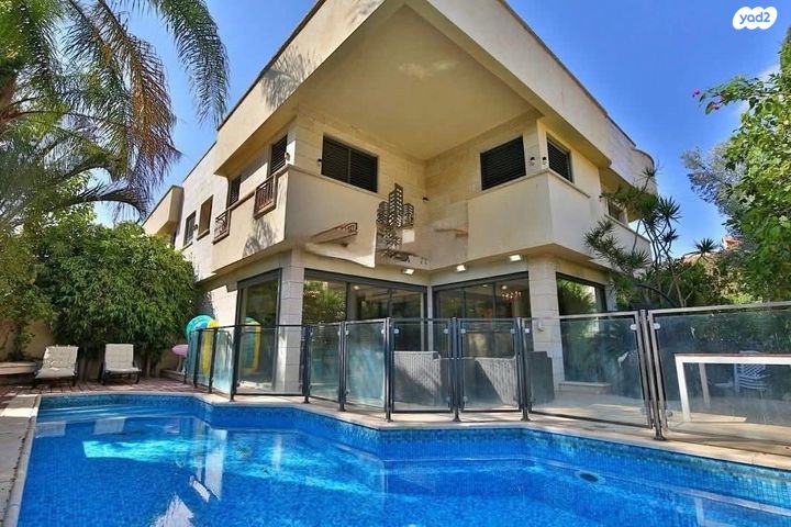 דו משפחתי, שיכון אשר, רעננה