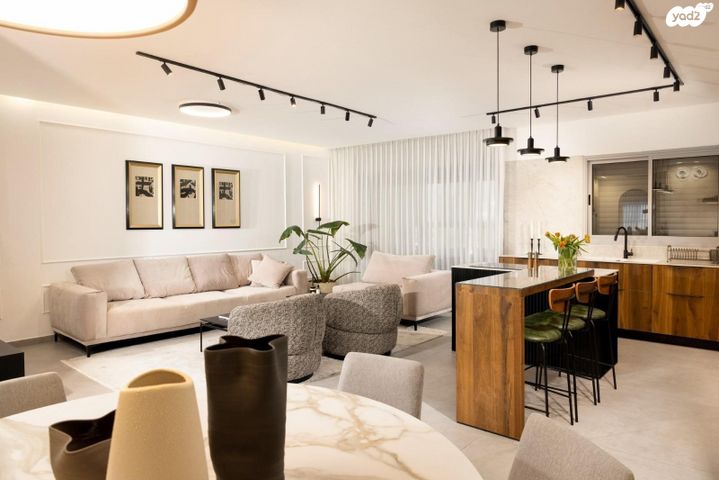 דירה, אורי אלמוג, קרית רבין, חולון