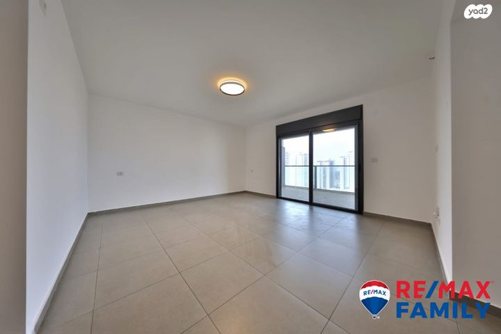 דירה, עפרה חזה, משכנות האומנים, קרית מוצקין