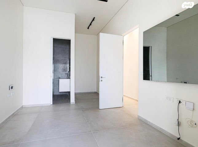 גג/ פנטהאוז, רש"י, רמב"ם, ראשון לציון