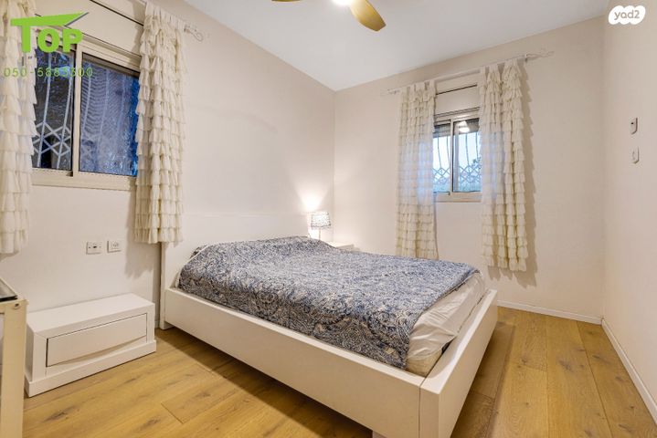 בית פרטי/ קוטג', משה לוי, גני איריס, נס ציונה