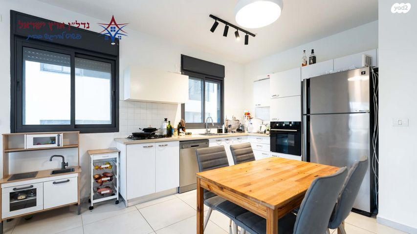 דירה, יואב, חרוזים, רמת גן