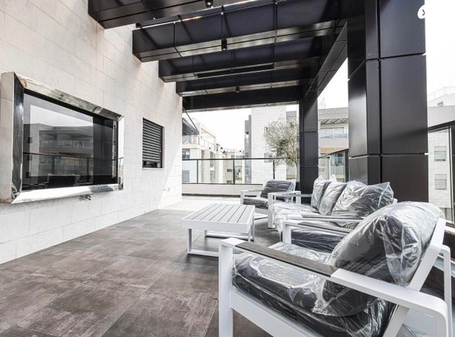 גג/ פנטהאוז, רש"י, רמב"ם, ראשון לציון