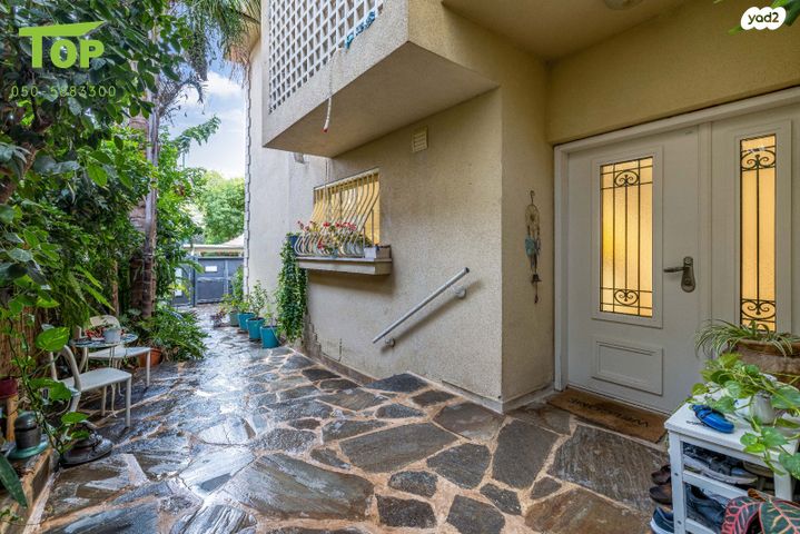 בית פרטי/ קוטג', משה לוי, גני איריס, נס ציונה