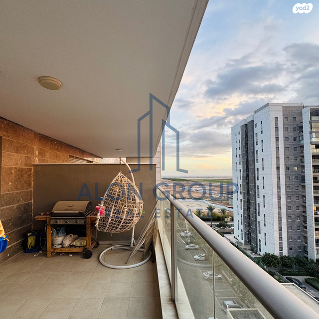 דירה, שלום דנינו, נתיבות