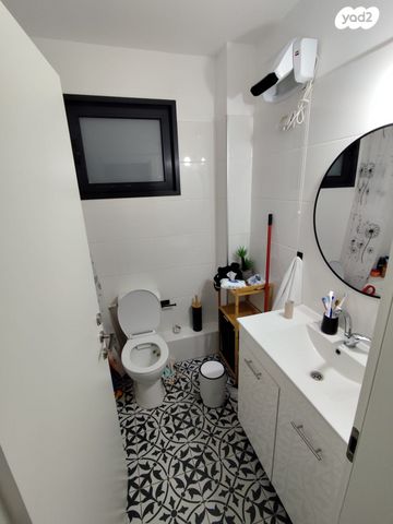 דירה, רפאל איתן, נאות שמיר, רמלה