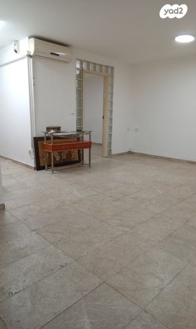 שדרות ירושלים 12