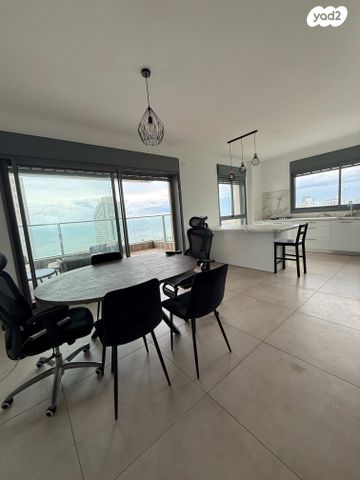 דירה, אמנון ליפקין שחק, נוף הטיילת, נתניה