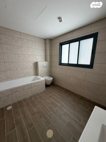 גבעת אלונים