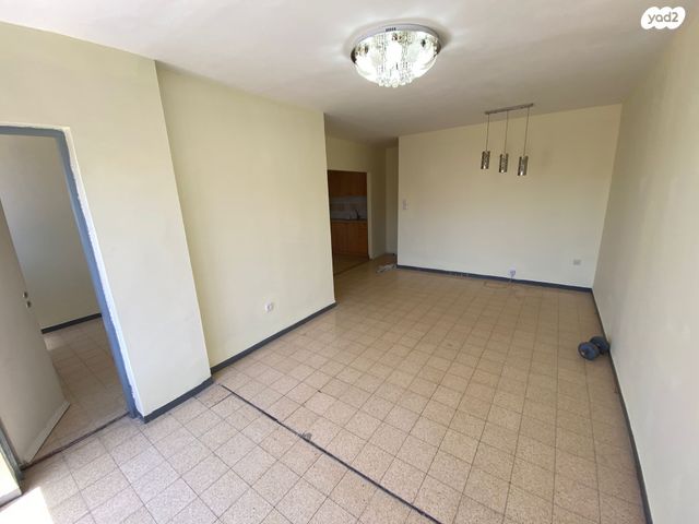 דירה, הרב הרצוג, עכו