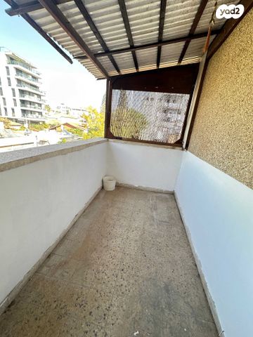 גג/ פנטהאוז, כנפי נשרים 9, תל יהודה, רמת גן