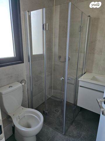 דירה, היוצרים, עיר היין, אשקלון