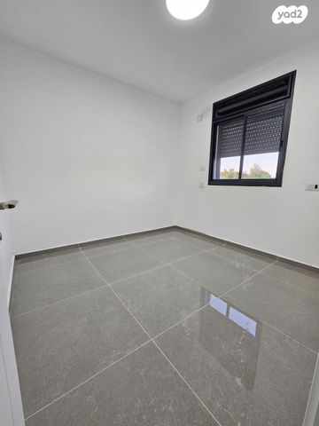 דירה, שדרות וייצמן 81, ביאליק דרום, קרית ביאליק