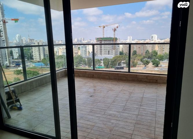 דירה, אמנון ליפקין שחק, נוף הטיילת, נתניה