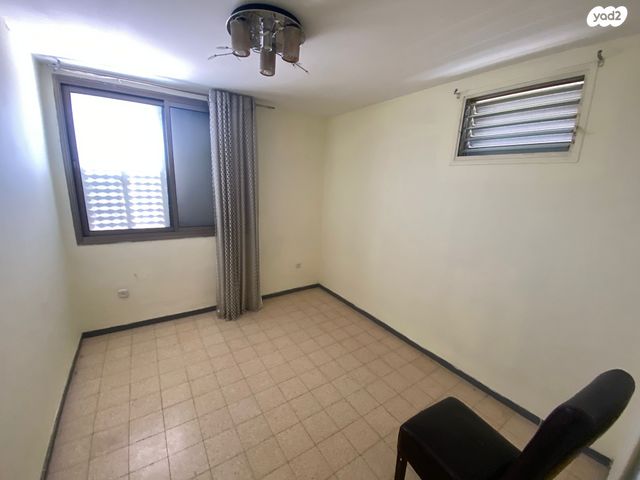 דירה, הרב הרצוג, עכו