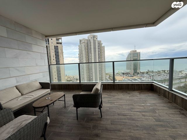 אמנון ליפקין שחק 