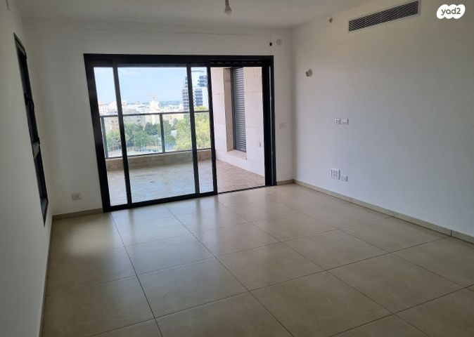 דירה, אמנון ליפקין שחק, נוף הטיילת, נתניה