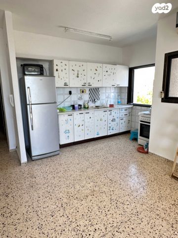 כנפי נשרים 9