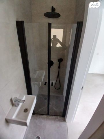 דירה, ששת הימים, רובע ד', אריאל