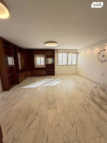 הרמן צבי שפירא 