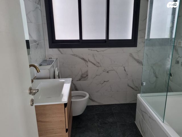 דירה, אמנון ליפקין שחק, נוף הטיילת, נתניה