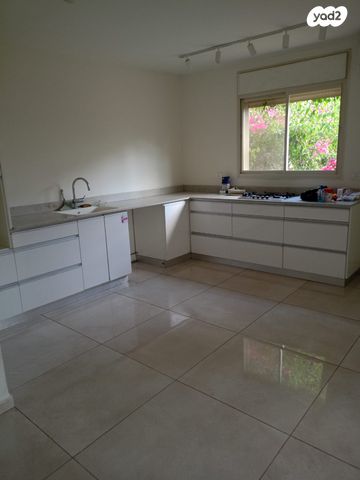 בית פרטי/ קוטג', אברהם קופלמן, נווה עוז, פתח תקווה