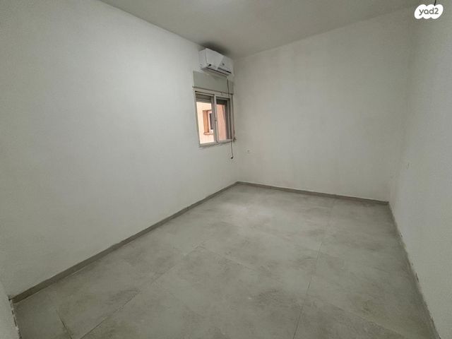 דירה, ששת הימים, רובע ד', אריאל