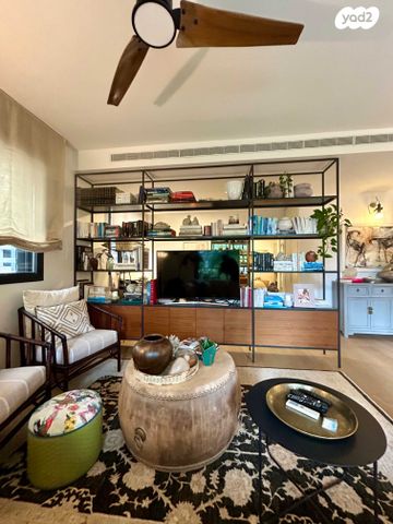 דירה, קניוק יורם, גני שרונה, קרית הממשלה, תל אביב יפו