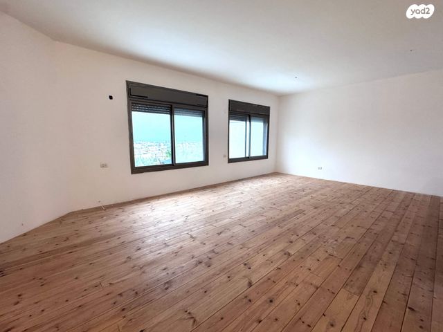 דו משפחתי, הדקל, עתלית