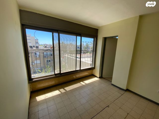 דירה, הרב הרצוג, עכו