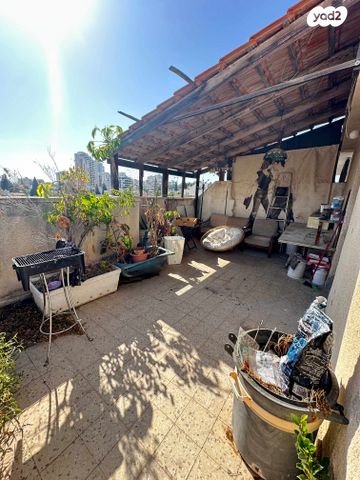 גג/ פנטהאוז, כנפי נשרים 9, תל יהודה, רמת גן