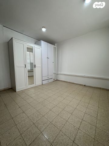 דירה, יהוד מונוסון