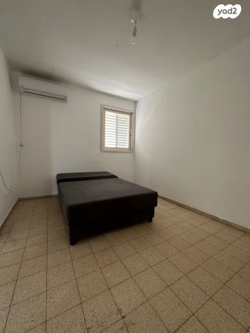 דירה, יהוד מונוסון