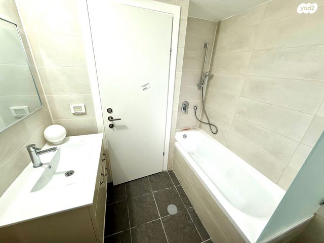 דירה, הרצליה