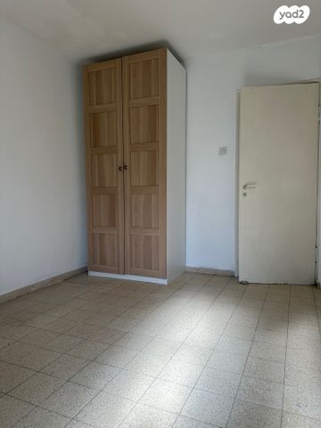 דירה, יהוד מונוסון