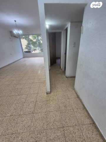 דירה, כובשי החרמון, רחובות