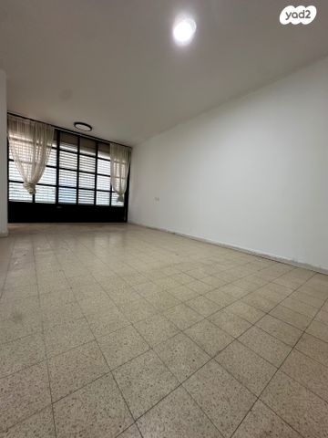 דירה, יהוד מונוסון