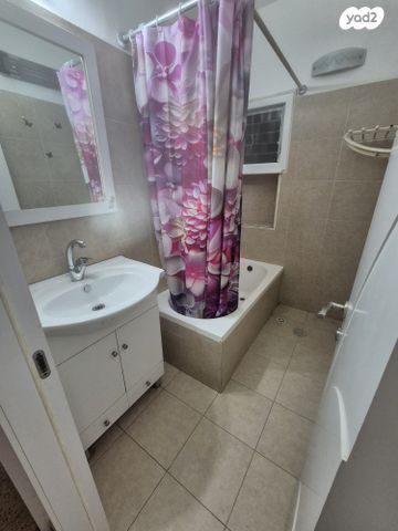 דירה, כובשי החרמון, רחובות