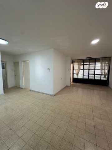 דירה, יהוד מונוסון