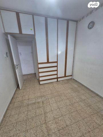 דירה, כובשי החרמון, רחובות