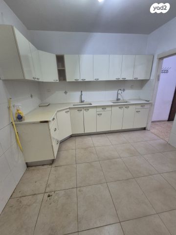 דירה, כובשי החרמון, רחובות