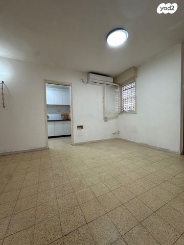 דירה, יהוד מונוסון